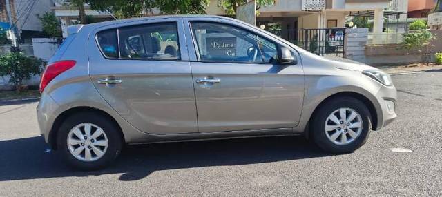 https://images10.gaadi.com/usedcar_image/4512028/original/processed_9586eb9d-9ee0-4c20-92d1-40e3b001bf24.jpg?imwidth=6401
