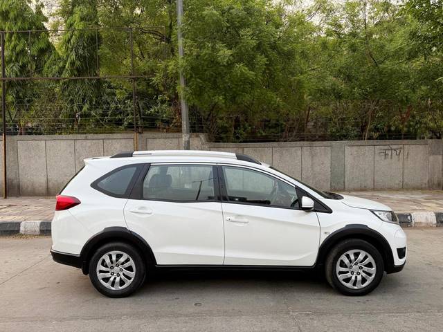 https://images10.gaadi.com/usedcar_image/4512032/original/ef3ffc4a005767a52565f9ef070c0b89.jpg?imwidth=6401
