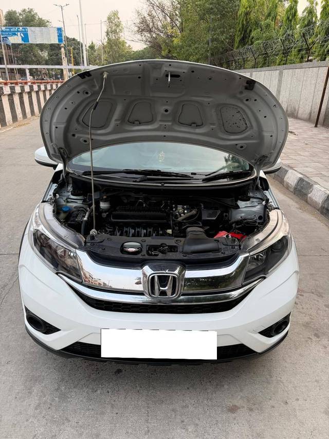 https://images10.gaadi.com/usedcar_image/4512032/original/processed_cc5883f4fbcbfe815a354f4bdfffd3d0.jpg?imwidth=6402