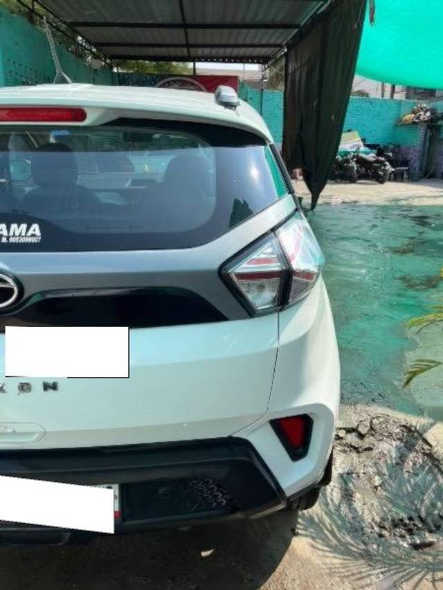 https://images10.gaadi.com/usedcar_image/4512071/original/processed_a61de1a9-73b7-4d41-b57d-a426995c6822.jpeg?imwidth=6402
