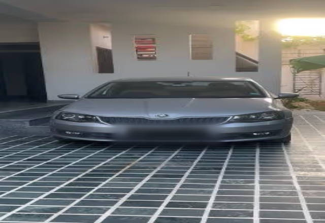 https://images10.gaadi.com/usedcar_image/4512076/original/2376fba3-b29e-4bdc-bc63-896474cecedb.?imwidth=6400