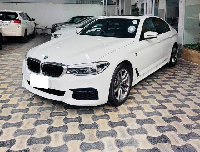 https://images10.gaadi.com/usedcar_image/4512123/original/processed_b0a43f13a5a2885f4e09a21d115b01c7.jpg?imwidth=6400
