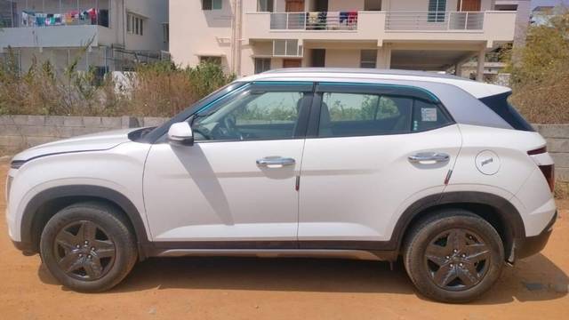 https://images10.gaadi.com/usedcar_image/4512124/original/processed_84c34692-a50e-4b5e-bb3c-6e5dc7e646ef.jpeg?imwidth=6402