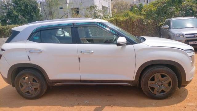 https://images10.gaadi.com/usedcar_image/4512124/original/processed_cd4a01f0-2f14-46bc-a6b0-f072dadb4343.jpeg?imwidth=6401
