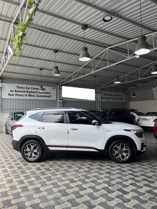 https://images10.gaadi.com/usedcar_image/4512141/original/processed_6223f532175d3e810e206fe458130437.jpg?imwidth=6401