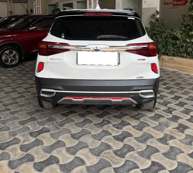 https://images10.gaadi.com/usedcar_image/4512141/original/processed_88ab6d8faead3fa0c8234dcbad6f2e4c.jpg?imwidth=6402