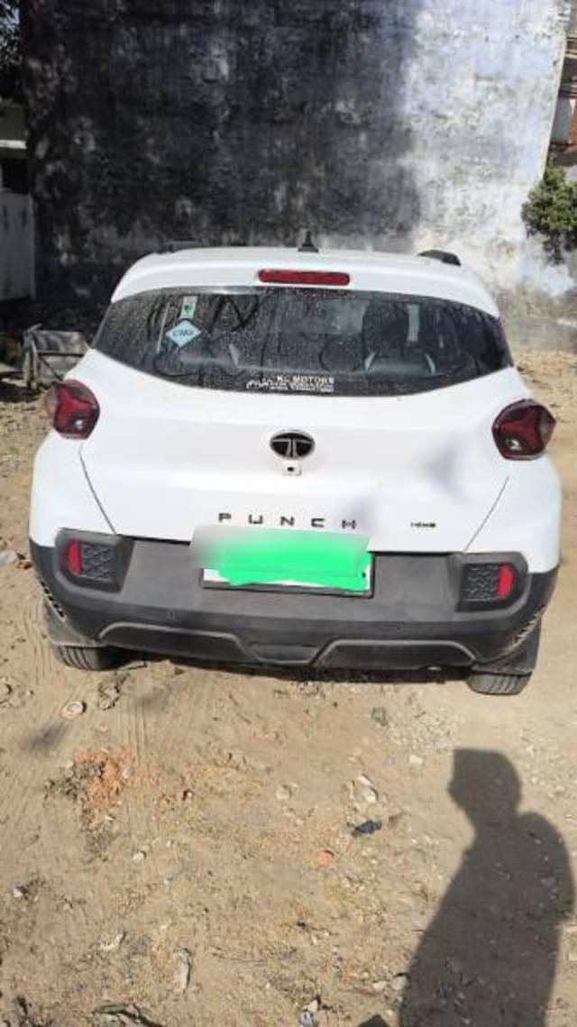 https://images10.gaadi.com/usedcar_image/4512148/original/processed_d2d8e9dc-96be-4bf3-b462-d340b133c60b.jpg?imwidth=6402