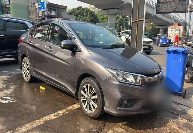 https://images10.gaadi.com/usedcar_image/4512155/original/200087c6-edf5-4958-9332-7fd62fd54e71.?imwidth=6401