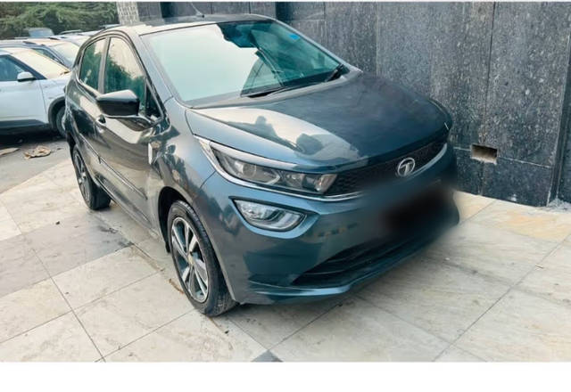 https://images10.gaadi.com/usedcar_image/4512156/original/e874e96f-927d-497f-be48-bd04e04ee0d8.?imwidth=6400