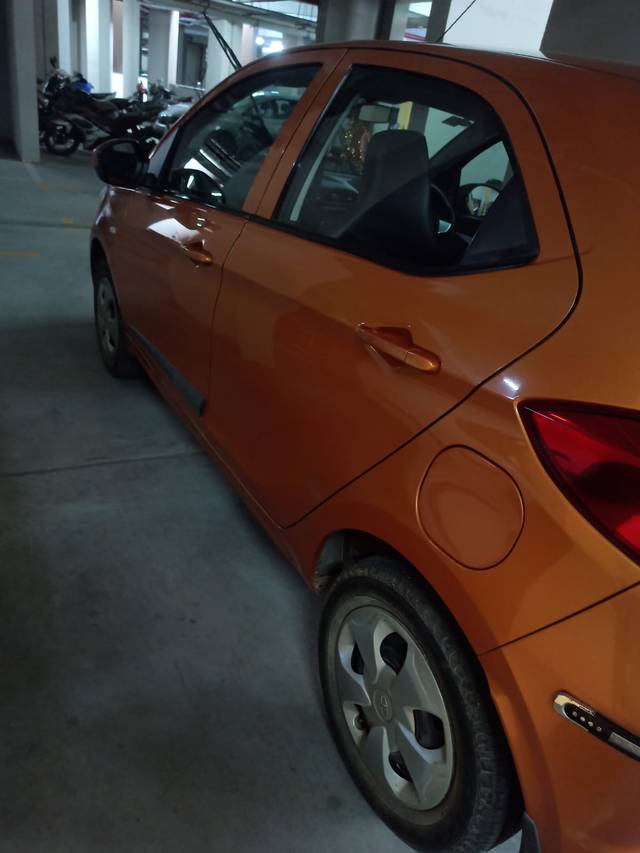 https://images10.gaadi.com/usedcar_image/4512161/original/db62967d-de14-42df-9067-96a0b926f2d7.jpg?imwidth=6402
