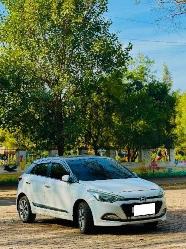 https://images10.gaadi.com/usedcar_image/4512203/original/processed_440d8d66-73f9-44fb-b2b4-81d07fe4c37f.jpeg?imwidth=6400