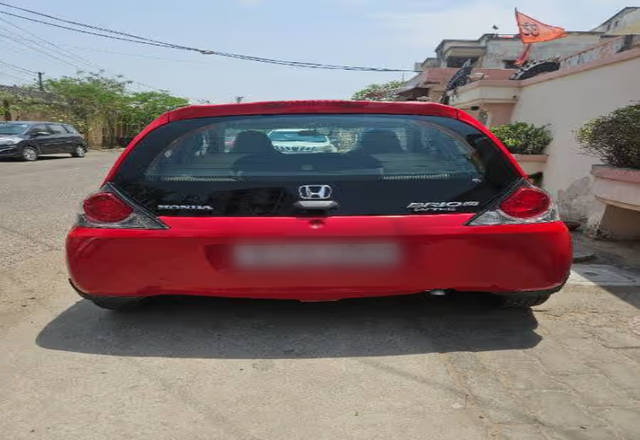 https://images10.gaadi.com/usedcar_image/4512224/original/a747fde5-9a76-4bfd-983e-d59bbfbd6a61.?imwidth=6402