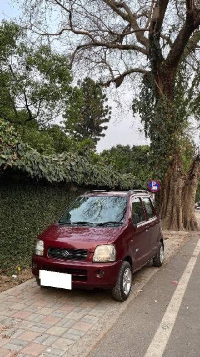 https://images10.gaadi.com/usedcar_image/4512250/original/processed_a04befc2-977d-401e-8178-6398b2c70148.jpeg?imwidth=6401
