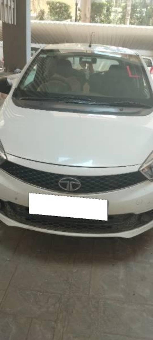https://images10.gaadi.com/usedcar_image/4512254/original/processed_b57a5c43-399e-4a70-a779-3595b36f5ca9.jpg?imwidth=6402
