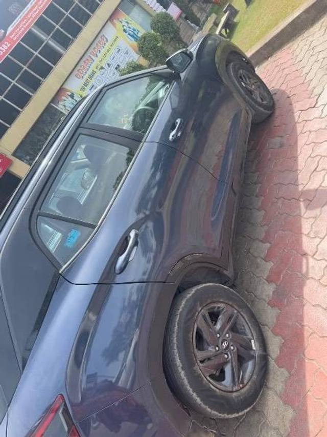 https://images10.gaadi.com/usedcar_image/4512264/original/processed_f23140b3-016e-4ffd-a736-d2cef0a24bd3.jpeg?imwidth=6402