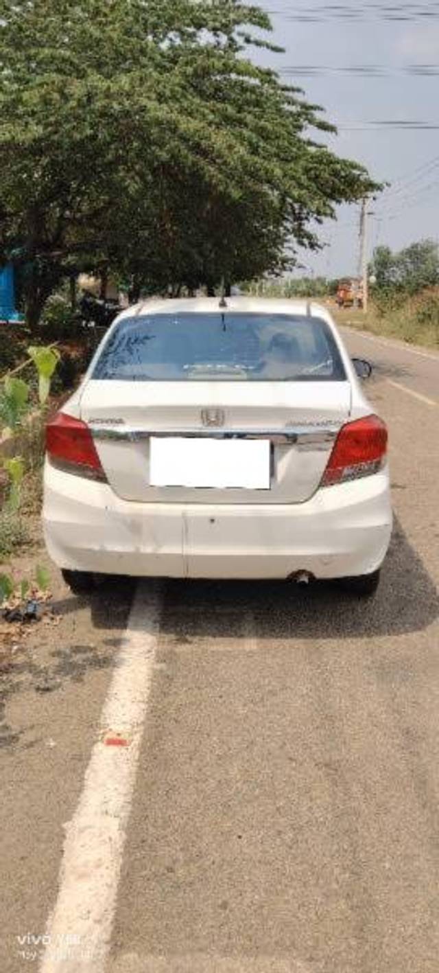 https://images10.gaadi.com/usedcar_image/4512284/original/processed_13f90b02-ee21-47d8-b1cb-64820649770a.jpg?imwidth=6400