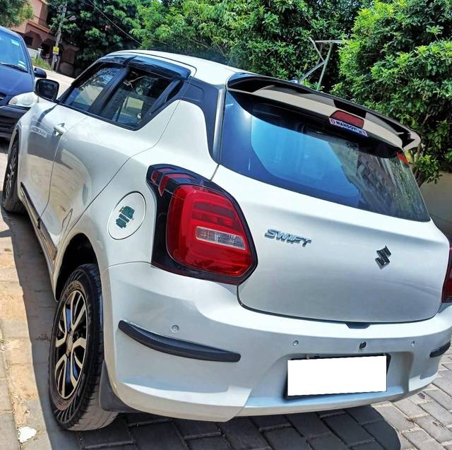 https://images10.gaadi.com/usedcar_image/4512323/original/processed_7440d955-73cf-4110-b13a-08f489eafb03.jpg?imwidth=6402