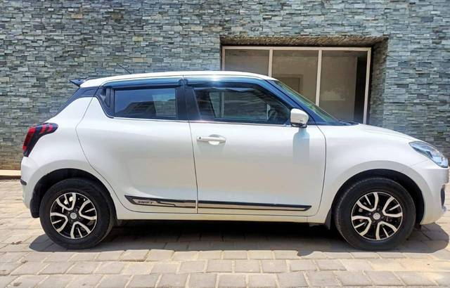 https://images10.gaadi.com/usedcar_image/4512323/original/processed_ff82ce05-8980-49d8-af9c-f71618d45566.jpg?imwidth=6401