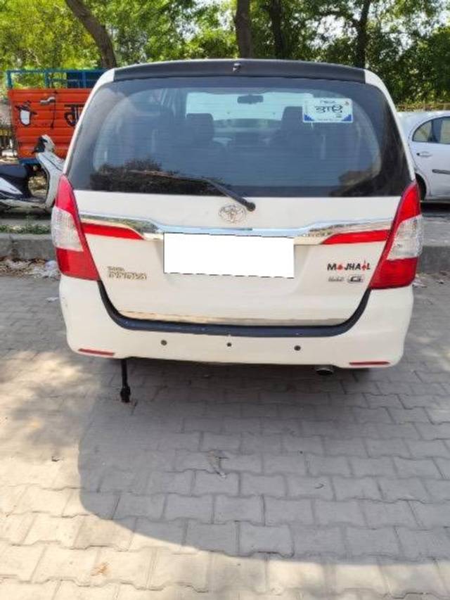 https://images10.gaadi.com/usedcar_image/4512338/original/processed_72219528-1406-4147-8a93-0829efe7c460.jpeg?imwidth=6401