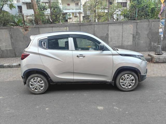 https://images10.gaadi.com/usedcar_image/4512374/original/processed_6d2aff4cfea2d95144325653a1abe72c.jpg?imwidth=6401