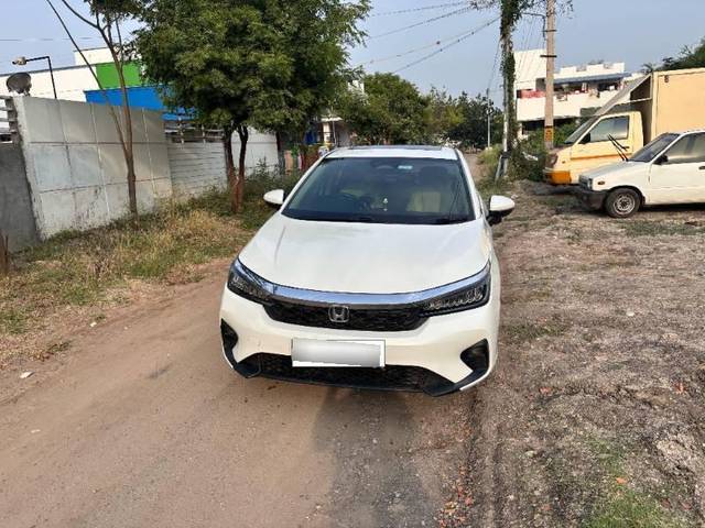 https://images10.gaadi.com/usedcar_image/4512376/original/processed_fce14d38-a1e9-42d1-b25f-3008247dec7c.jpeg?imwidth=6400