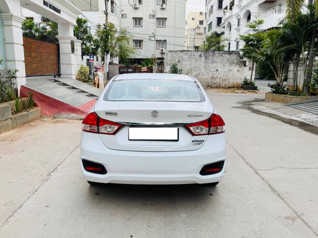 https://images10.gaadi.com/usedcar_image/4512413/original/processed_f5ba099252447397f27a82aed1f7fcd9.jpg?imwidth=6402