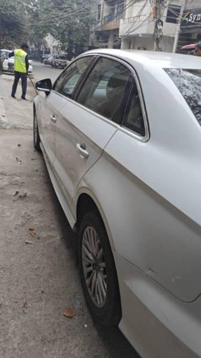 https://images10.gaadi.com/usedcar_image/4512449/original/processed_2035d8de-49c2-4202-a720-bb5b1f6b532d.jpg?imwidth=6402