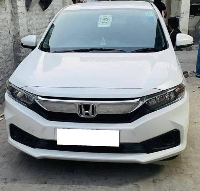 https://images10.gaadi.com/usedcar_image/4512458/original/processed_24c6f8b9-4dbc-4a88-a572-19a30be39aff.jpeg?imwidth=6400