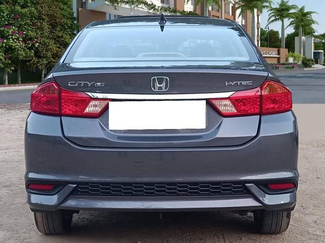 https://images10.gaadi.com/usedcar_image/4512487/original/processed_c9ff8aed3e79be5a00c4a9fd836f2b45.jpg?imwidth=6402