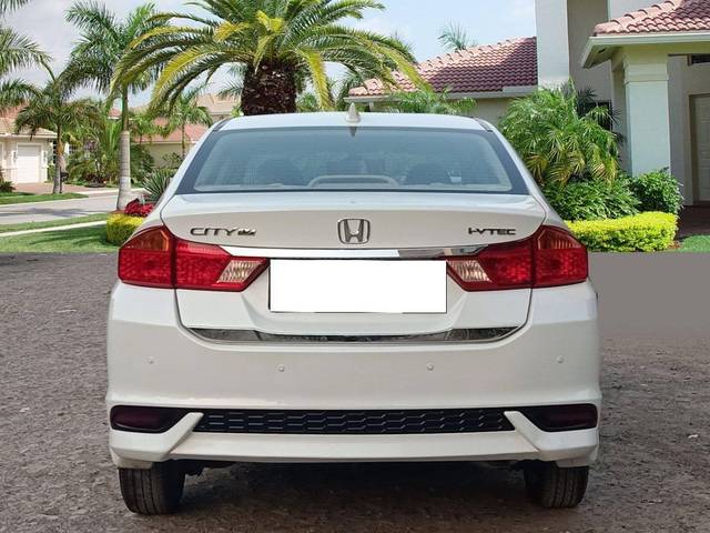https://images10.gaadi.com/usedcar_image/4512494/original/processed_a67103d60891727fcba6d016d59d33b8.jpg?imwidth=6402