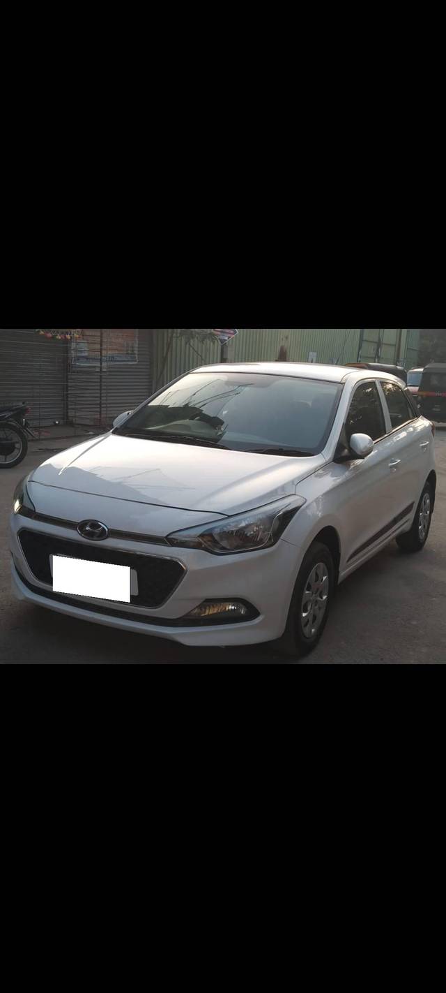 https://images10.gaadi.com/usedcar_image/4512495/original/processed_8507b6d7547182fdfc819bf43e7bcb2c.jpg?imwidth=6402