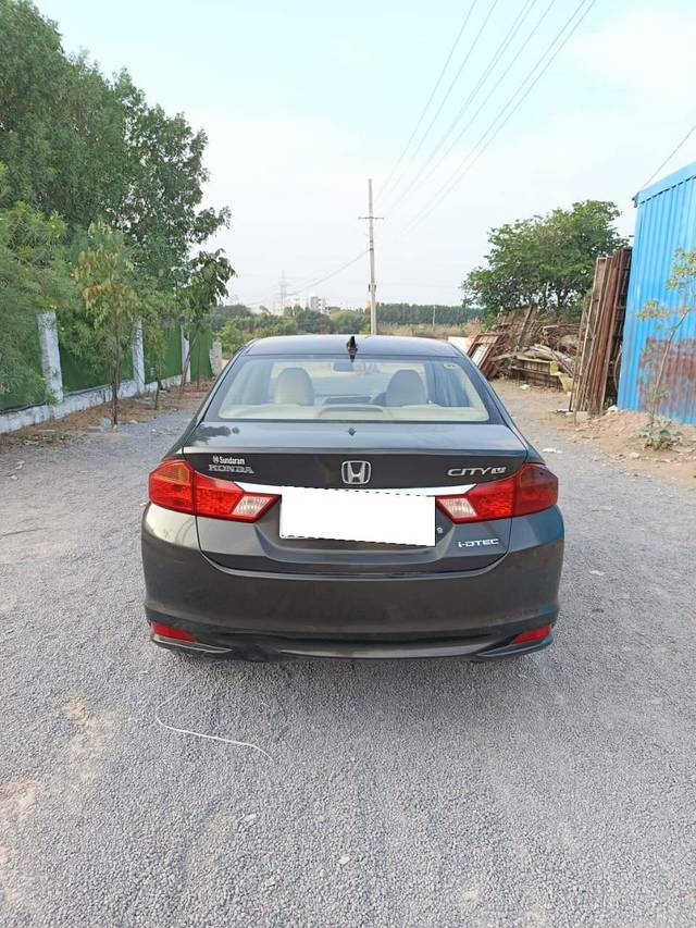 https://images10.gaadi.com/usedcar_image/4512504/original/processed_8872bed516d92a105f9055606aec38a7.jpg?imwidth=6402