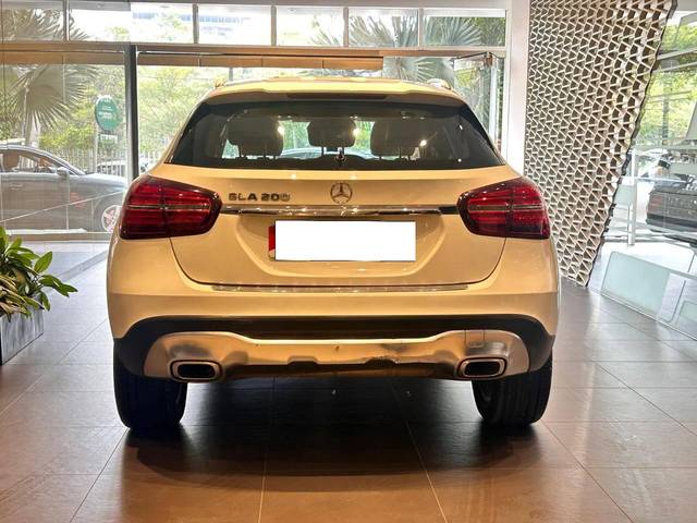 https://images10.gaadi.com/usedcar_image/4512506/original/processed_9d8caba73a0b1eb3a057bad5d5bb9a2d.jpeg?imwidth=6402