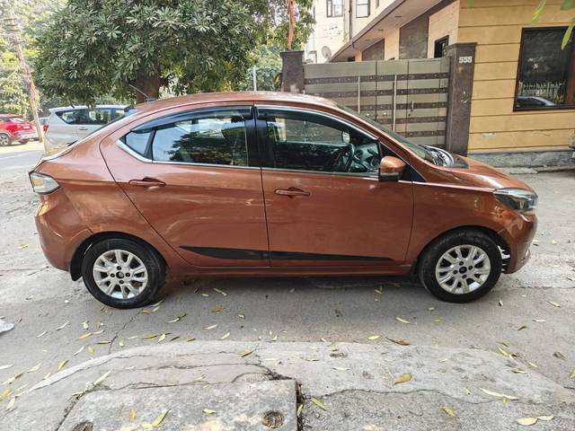 https://images10.gaadi.com/usedcar_image/4512512/original/processed_77a98e871a0aa76fd3bf629826963ce8.jpg?imwidth=6401