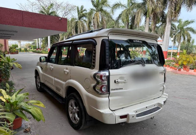 https://images10.gaadi.com/usedcar_image/4512520/original/25a6f4d8-8ec1-4b09-9de5-6e3a0ce58903.?imwidth=6402
