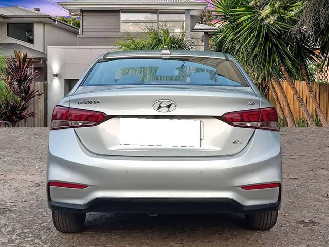 https://images10.gaadi.com/usedcar_image/4512527/original/processed_a7577aa56734737703115fb3368ef973.jpg?imwidth=6402