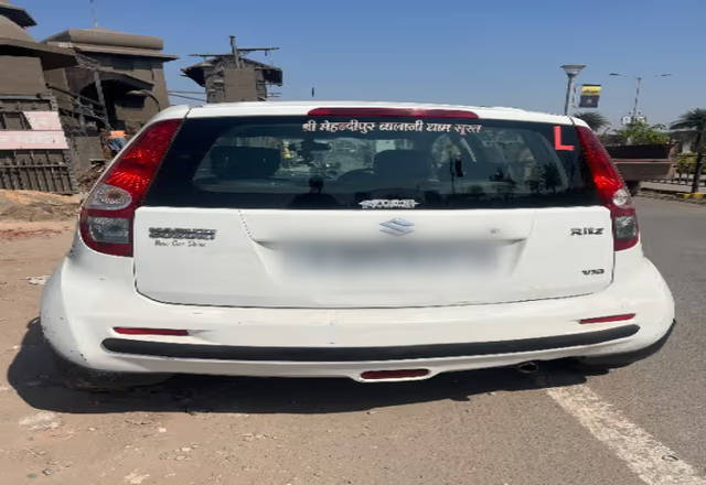 https://images10.gaadi.com/usedcar_image/4512548/original/d812ac5c-9e5d-43dd-8fa7-ae13cc4feecc.?imwidth=6401