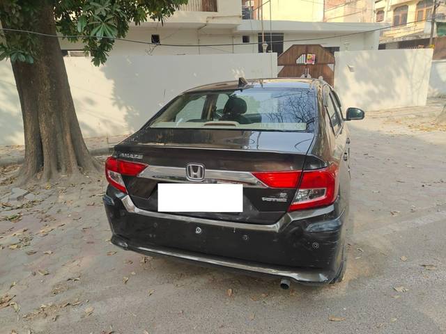 https://images10.gaadi.com/usedcar_image/4512551/original/processed_4c70437f71670cc8793a9f3f977053f2.jpg?imwidth=6401