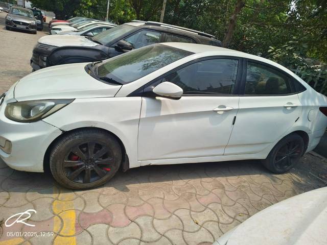 https://images10.gaadi.com/usedcar_image/4512552/original/processed_dee505b181975ab7fe2c640986624ec0.jpg?imwidth=6401