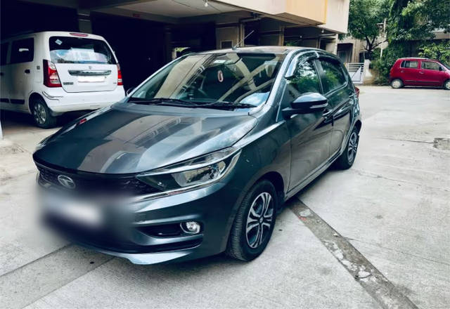 https://images10.gaadi.com/usedcar_image/4512556/original/6669daf9-7731-4bbb-a624-093cccb30e6e.?imwidth=6400