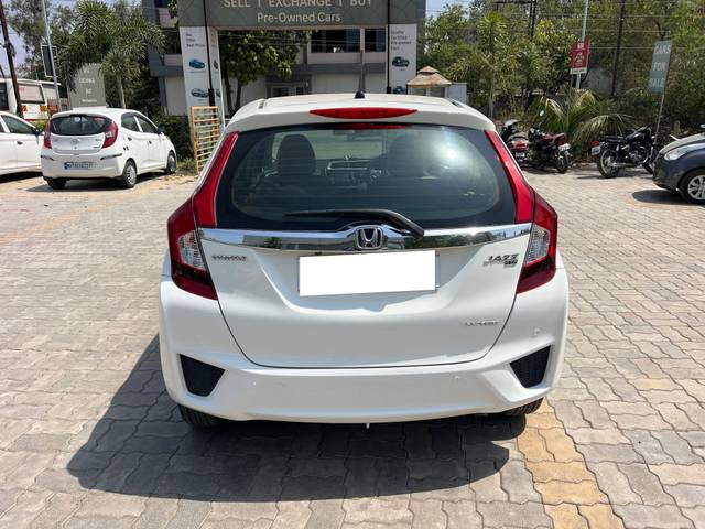 https://images10.gaadi.com/usedcar_image/4512557/original/processed_65cc996a-68e0-4c02-93d0-72ef8148b59c.jpg?imwidth=6401