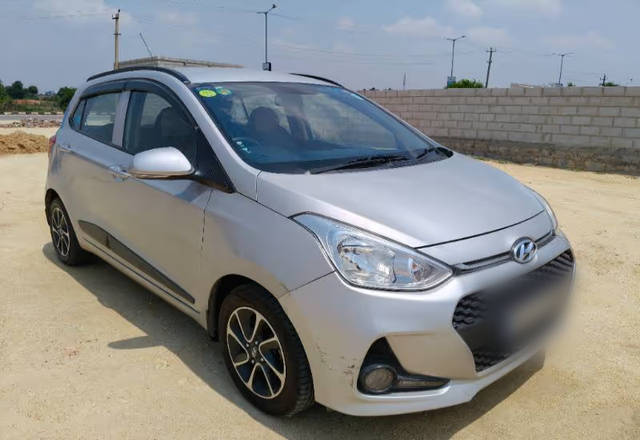 https://images10.gaadi.com/usedcar_image/4512567/original/0ee25b96-ad4e-41fe-a51b-b43f5e21684a.?imwidth=6400