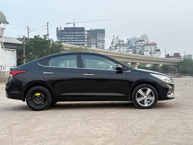 https://images10.gaadi.com/usedcar_image/4512570/original/processed_b9a5bb644510e7db2478406d87971c41.jpg?imwidth=6401