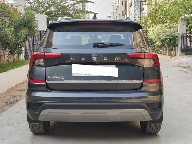 https://images10.gaadi.com/usedcar_image/4512572/original/processed_303b12319ae10cd2e65578e09f0ce64d.jpg?imwidth=6402