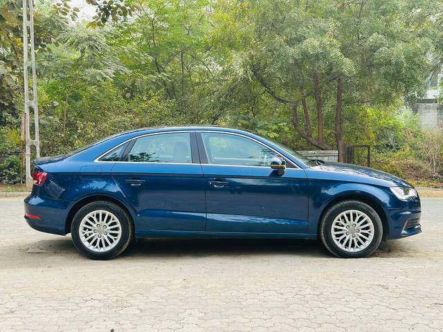 https://images10.gaadi.com/usedcar_image/4512579/original/231e74a6fa0d9f6b29b72fabbe6707b3.jpg?imwidth=6401