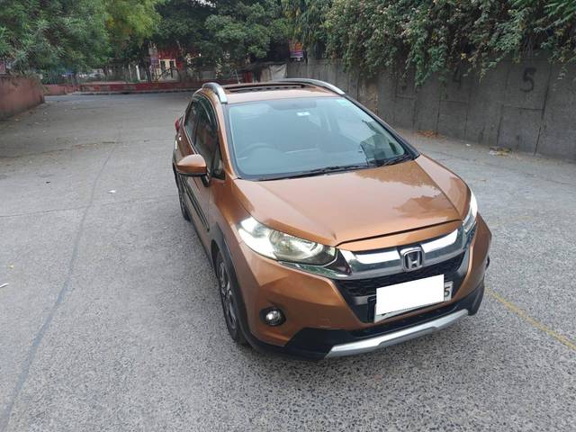 https://images10.gaadi.com/usedcar_image/4512586/original/processed_98532cb10cf91ada351ce9981d61c953.jpg?imwidth=6400