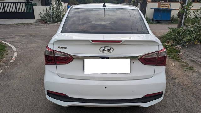 https://images10.gaadi.com/usedcar_image/4512589/original/processed_130f54a10c901f35a69c010b111a1233.jpg?imwidth=6401