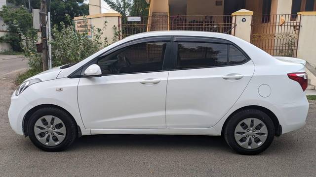 https://images10.gaadi.com/usedcar_image/4512589/original/processed_61b6836596e8601a440528eca780395e.jpg?imwidth=6402