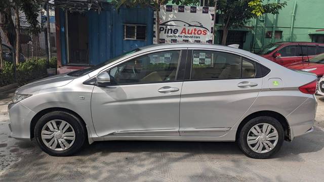 https://images10.gaadi.com/usedcar_image/4512596/original/processed_61837528a347dcf41658940f69e0e2f4.jpg?imwidth=6402