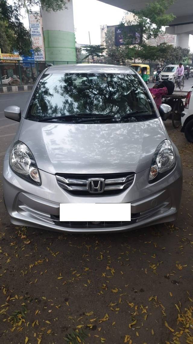 https://images10.gaadi.com/usedcar_image/4512600/original/processed_5a89f73d1f624bf3c3e24c29405a3824.jpg?imwidth=6401